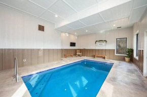 NEW in 2021-UPSCALE MTN ESCAPE FOR 14--INDOOR POOL, FIRE PIT, Xbox!